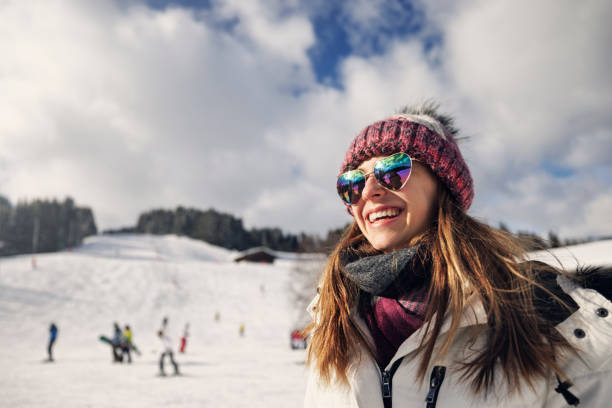 portrait of a teenage girl enjoying skiing in the european alps - skiing snow ski slope sunlight imagens e fotografias de stock