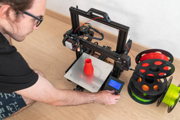 modern 3d printer and multi-colored filament spools - printout industry printer workshop imagens e fotografias de stock