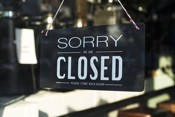 istock Closed sign at small coffee shop 1466026397