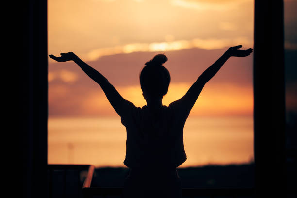 happy woman having energy raising her arms in the morning - idealist imagens e fotografias de stock