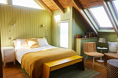 komfortables-schlafzimmer-in-einem-rustikalen-ferienhaus.jpg?b=1&s=170x170&k=20&c=uZ4WkHoH_jfCu99d8Lro_cBYWwWYoroRp6WQ_XP5cSA=