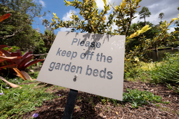 istock Please keep off the garden beds sign in a public park 1466363120