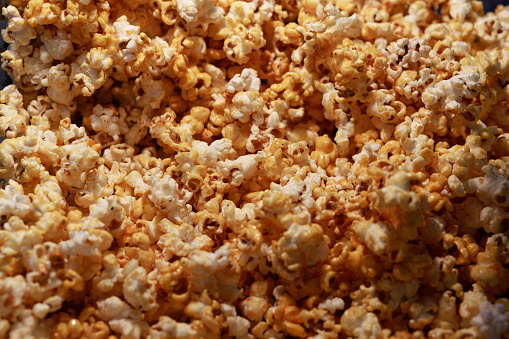 close up view of the caramelize popcorn