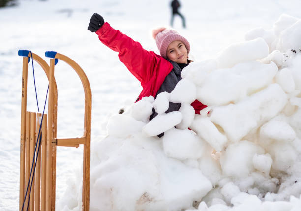 istock the little girl made a needle 1466405520