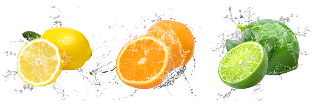 gráfico de renderizado de frutas frescas con salpicaduras de agua sobre fondo blanco aislado para cocina | limón, naranja y lima - splashing orange fruit water fotografías e imágenes de stock