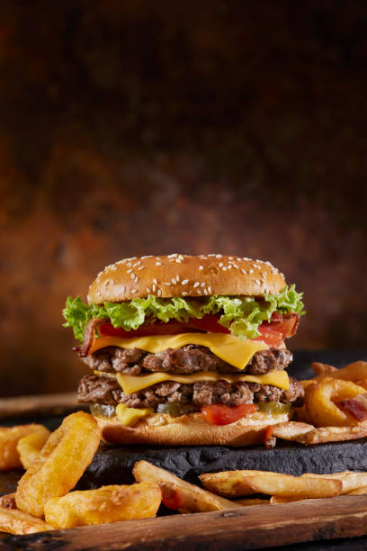 chopped steakhouse burger - sesame bun american culture cheddar imagens e fotografias de stock