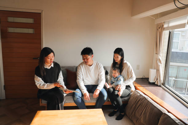 istock Advisor with Young family at home 1466554478