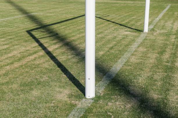 ゴールポストシャドウ - soccer man made material goal post grass ストックフォトと画像