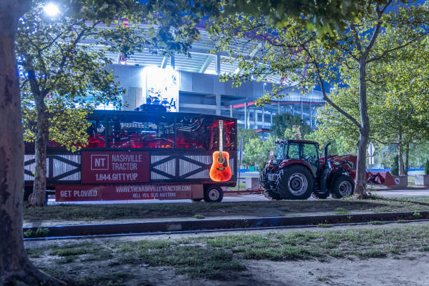 pociąg imprezowy nashville z ciągnikiem - coliseum zdjęcia i obrazy z banku zdjęć