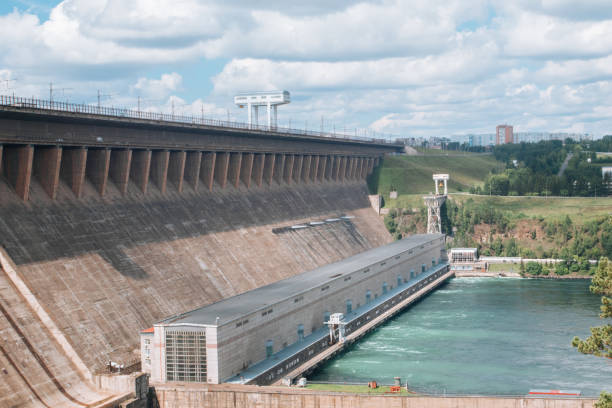 istock Bratsk hydroelectric power station on the river 1466583026