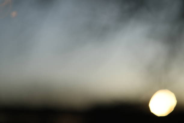 fondo abstracto de textura de puesta de sol de desenfoque. increíble amanecer panorámico real o cielo al atardecer con nubes de colores. color degradado - 13603 fotografías e imágenes de stock