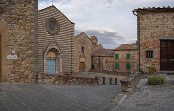 istock Ancient stone buildings in Lucignano, Italy 1466622660