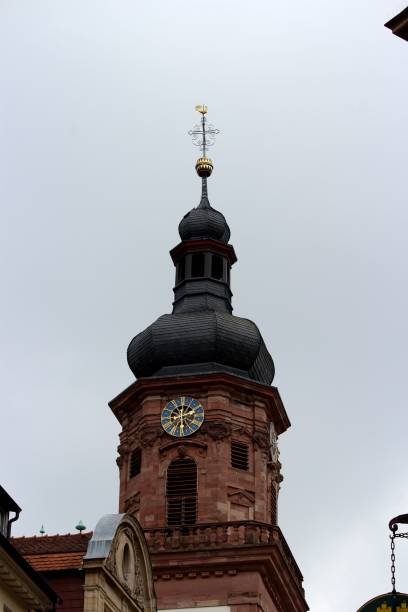 vertical shot of the tower of tedrei junge kirche heidelberg church in heidelberg, germany - junge imagens e fotografias de stock