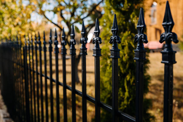 istock Fence in the shape of an arrow 1466645046
