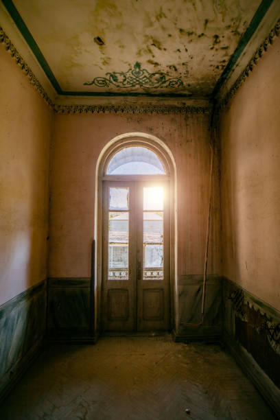 istock Old forgotten abandoned house interior 1466716466