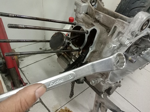 matic motorbike repair with ring key