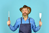 landwirt-wirbt-f%C3%BCr-grillger%C3%A4te