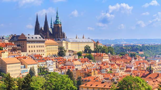 summer cityscape, panorama, banner - view of the mala strana historical district and castle complex prague castle - st vitus katedrali stok fotoğraflar ve resimler