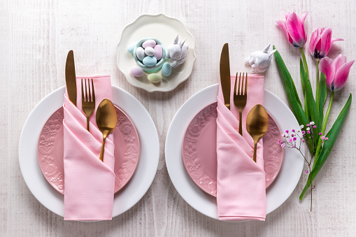 Easter Place SettingHappy Easter pink table place setting