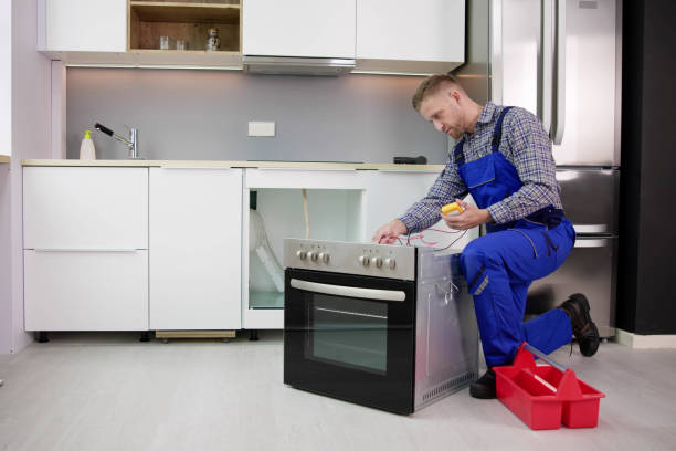 istock Oven Repair Technician. Appliance Maintenance Service 1466896194