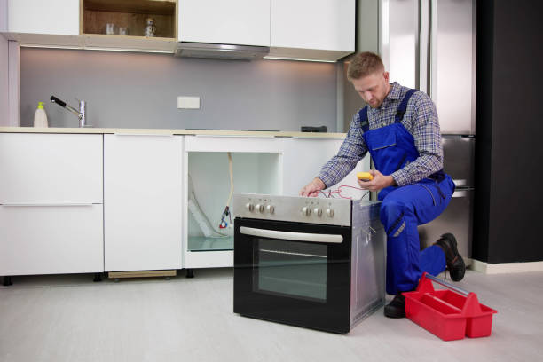 istock Oven Repair Technician. Appliance Maintenance Service 1466896231