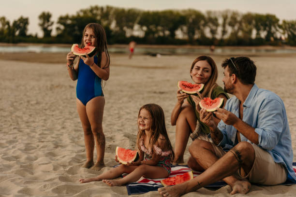 istock Family eating on the beach 1466900792