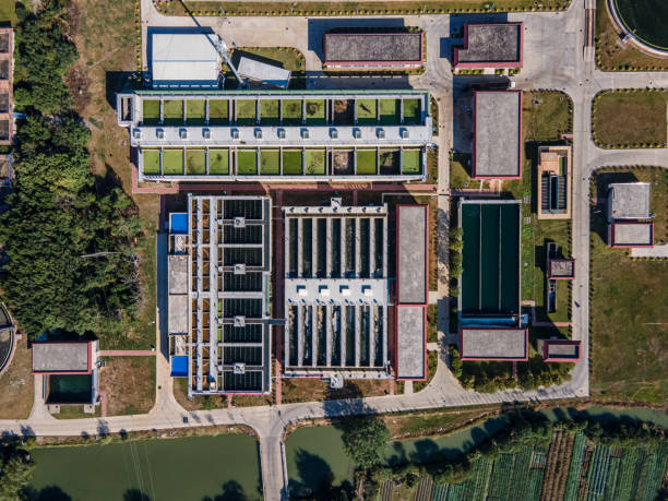 photo aérienne de la station d’épuration - sewage treatment plant water plant water purification plant industry photos et images de collection