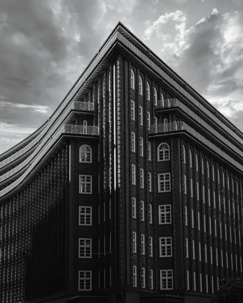 A vertical shot of the scenic view of Chilehaus in grayscale in Hamburg, Germany