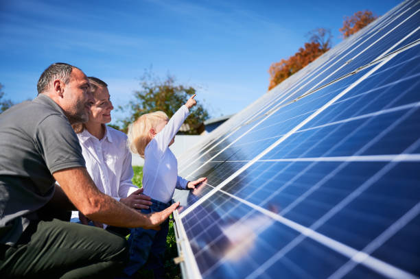istock Enthusiastic father showing potential of alternative energy. 1466998912