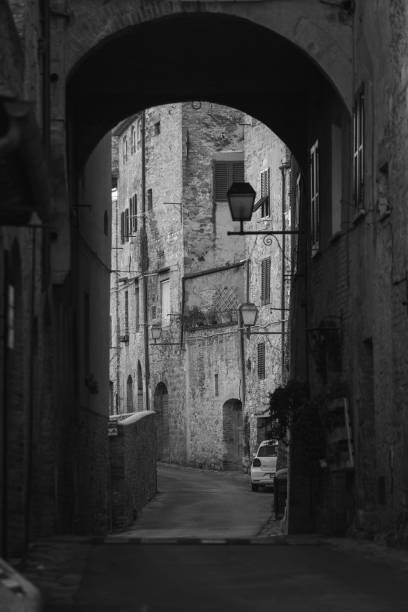 istock San Gimignano alley 1467011691
