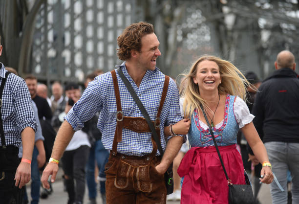 kuvapankkikuvat ja rojaltivapaat kuvat aiheesta oktoberfestin pariskunta - oktoberfest