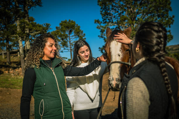 istock friends grooming horse 1467054152