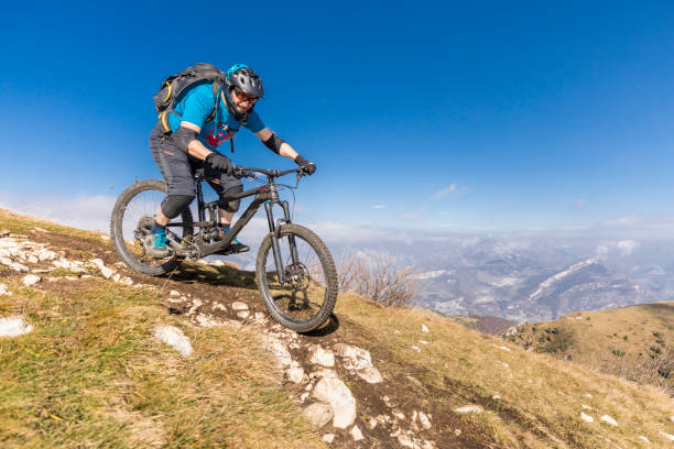 istock Scenic Italian single trail mountainbiking. 1467058220