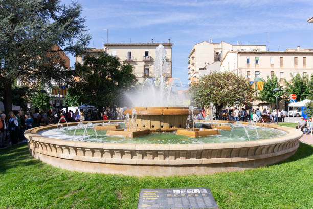 view of the fountain in the town hall square in the autumn festival in the town of navàs - editorial built structure fountain town square imagens e fotografias de stock