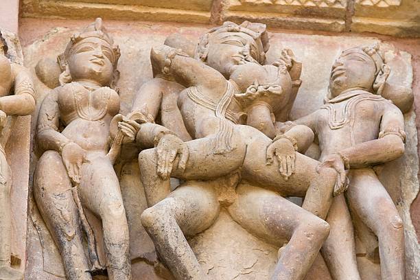 khajuraho statues - khajuraho india sexual activity temple zdjęcia i obrazy z banku zdjęć