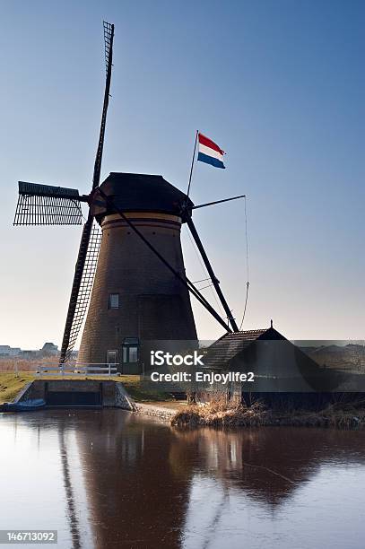 Bela Paisagem Com Moinho De Vento Kinderdijk - Fotografias de stock e mais imagens de Agricultura - Agricultura, Antigo, Ao Ar Livre