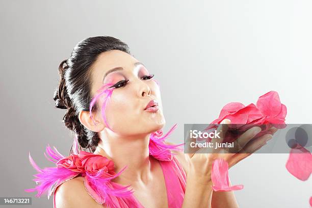 핑크 패션 깃털에 대한 스톡 사진 및 기타 이미지 - 깃털, 불기, 여자