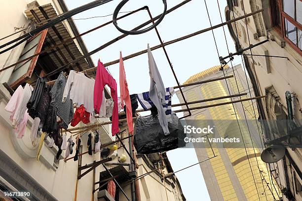 Hutong A Shanghai - Fotografie stock e altre immagini di Hutong - Hutong, Vicolo, Abbigliamento