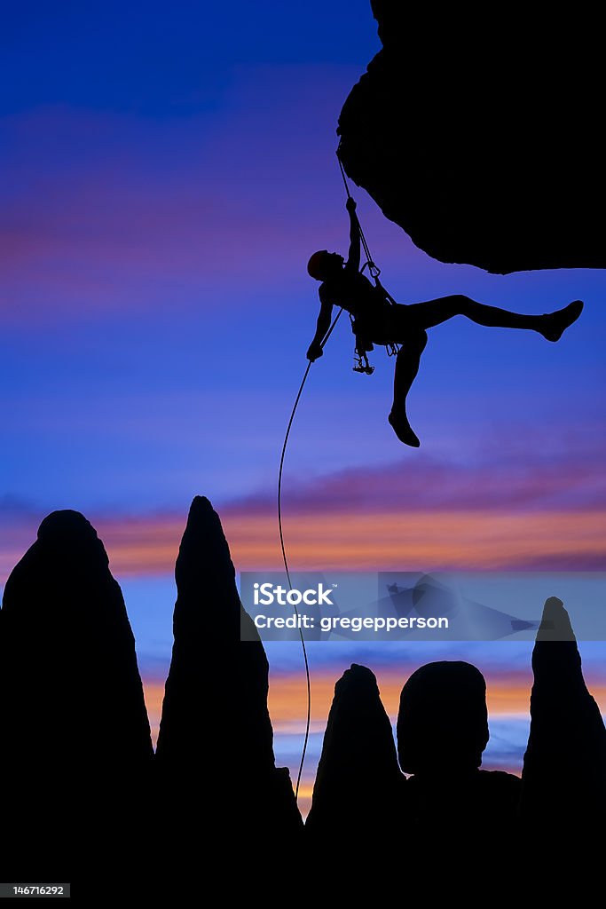 Escaladeur Descente en rappel. - Photo de Activité de loisirs libre de droits