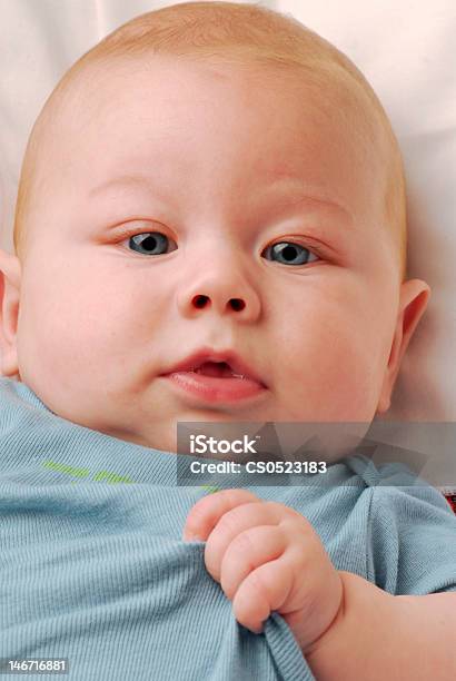 Aufwachen Die Babys Stockfoto und mehr Bilder von Angesicht zu Angesicht - Angesicht zu Angesicht, Baby, Fotografie