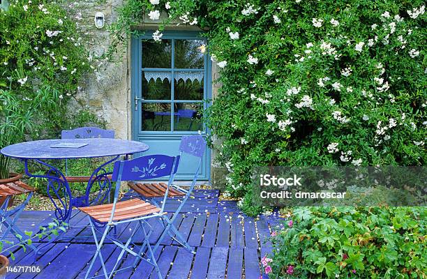 Garden Patio - zdjęcia stockowe i więcej obrazów Bez ludzi - Bez ludzi, Cisza, Dom - Budowla mieszkaniowa