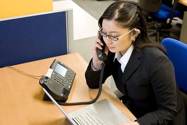 istock Japanese female office worker on the phone 146717867