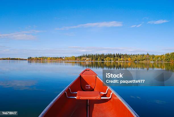 Kajak Na Spokojne Jezioro - zdjęcia stockowe i więcej obrazów Saskatchewan - Saskatchewan, Kanadyjka, Jezioro