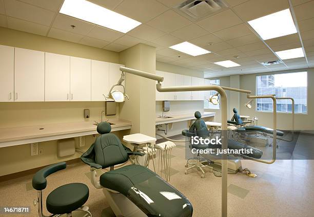 Dental Stuhl Stockfoto und mehr Bilder von Beleuchtet - Beleuchtet, Bildung, Fenster