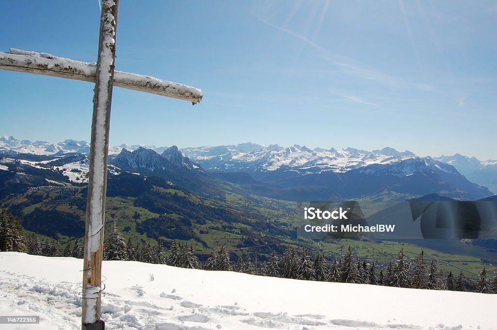 Cruce sobre la Cumbre de Wildspitz - Foto de stock de Aire libre libre de derechos