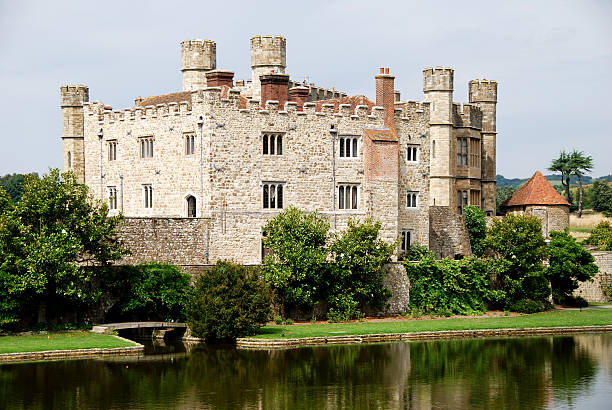 castelo de leeds - leeds castle imagens e fotografias de stock