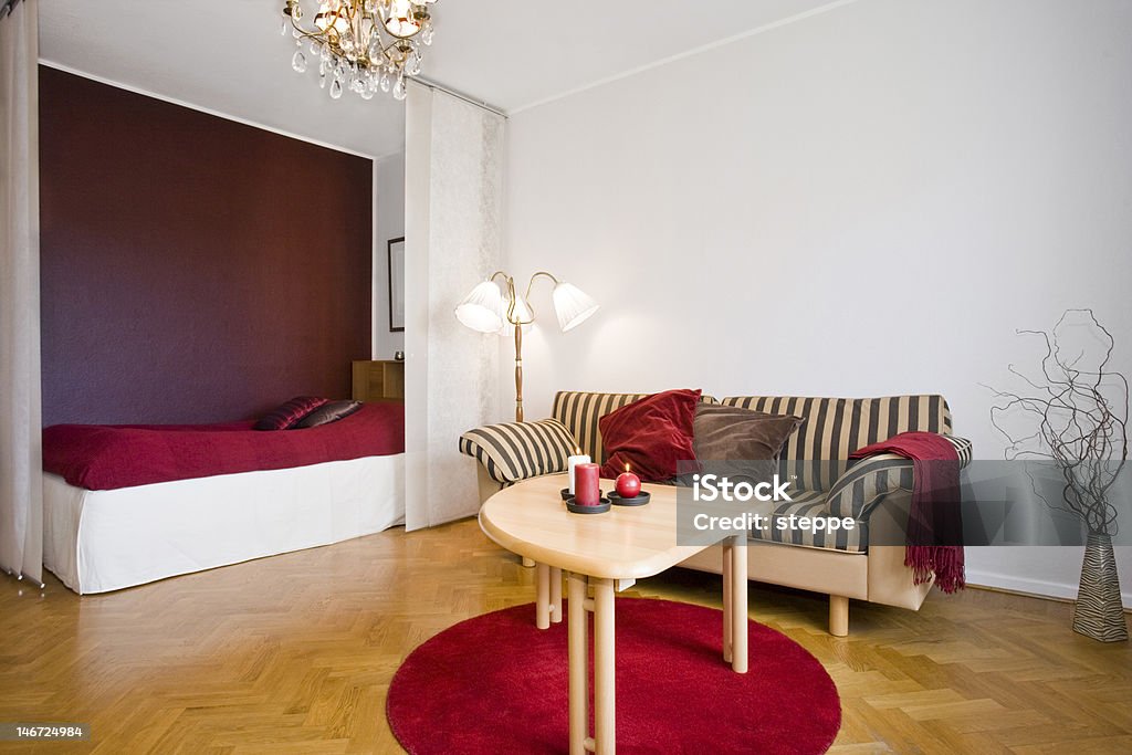 Chambre à coucher de style moderne avec - Photo de Ameublement libre de droits