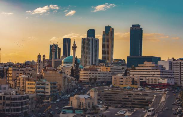 bella vista del paesaggio urbano di amman in giordania - amman foto e immagini stock