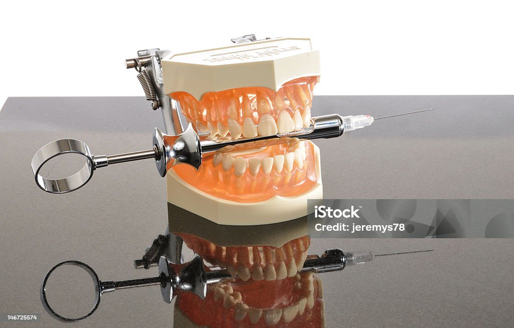 Denti la vendetta - Foto stock royalty-free di Cardine