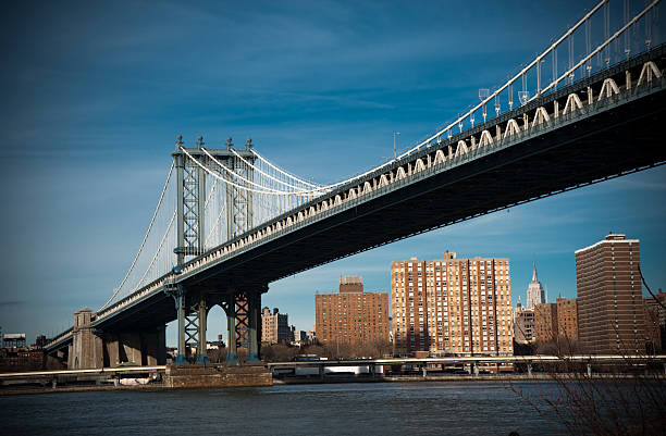 manhattan bridge - new york city new york state brooklyn clear sky stock-fotos und bilder